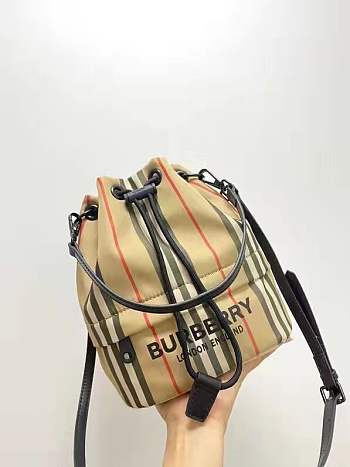 Bvrberry shoulder bag 24x21x14CM 