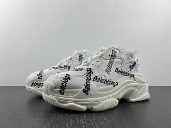 Ba1enc1aga Triple S Sneaker 2022092301