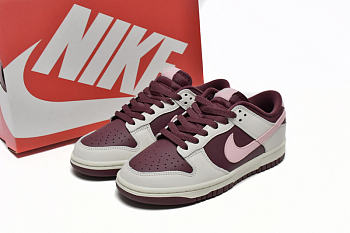 Nike SB Dunk Low Premium Valentines Day DR9705-100