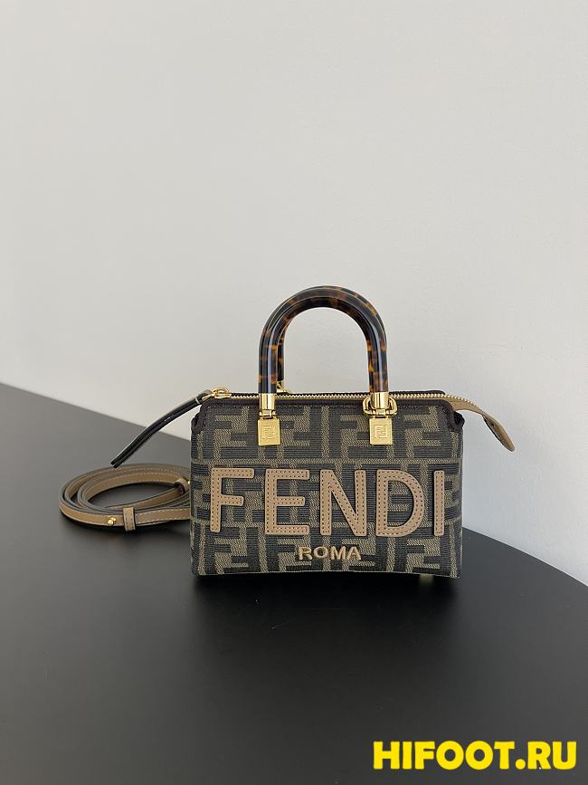 Fendi crossbody bag 17.5*18*8CM - 1