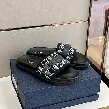 Dior slide 2023082406