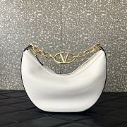 Valentino vlogo moon bag 29*23*11CM white 2023111705 - 4