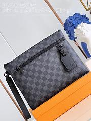 LV Takeoff Pouch N40505 30x22x5CM 2023120406 - 4