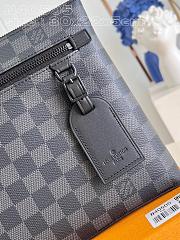 LV Takeoff Pouch N40505 30x22x5CM 2023120406 - 2