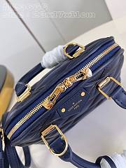 LV Nicolas Ghesquière bag 23.5*17.5*13.5cm 202410904 - 6