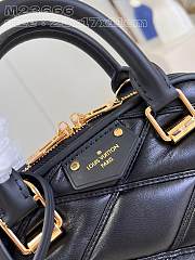 LV Nicolas Ghesquière bag 23.5*17.5*13.5cm 202410906 - 5