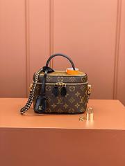 LV Crossbody bag 19*13*11CM - 1