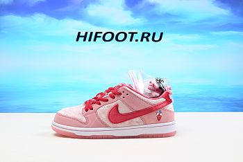 Nike SB Dunk Low StrangeLove Skateboards CT2552-800