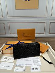 LV wallet black 19CM 2024120301 - 5