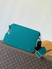 LV Takeoff Messenger  Aerogram 28*24*10CM - 1