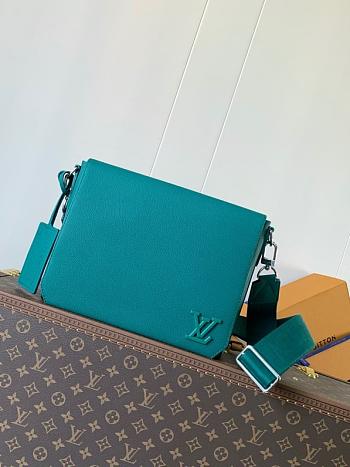 LV Takeoff Messenger  Aerogram 28*24*10CM