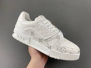 LV sneaker 2025032502