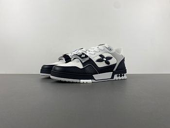 LV sneaker 2025040102