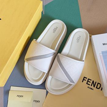 Fendi slipper 2025040501