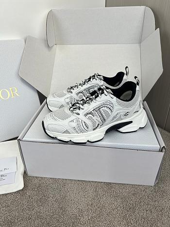 Dior sneaker 2025040601