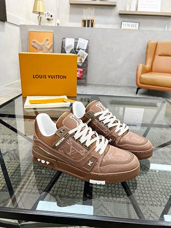 LV sneaker 2025041902