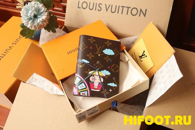 LV  Passport Cover Monogram (3 Cqrd Slot) Vivienne Holiday Rose Ballerine Pink - 1