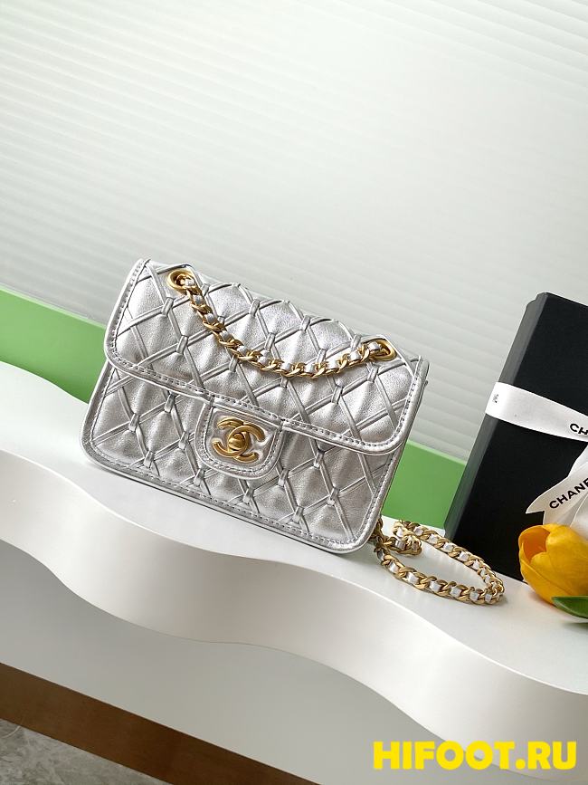 Chanel CC 25C Flap Bag 19cm Silver Metalic Quilted Lambskin 13x19x5.5cm - 1