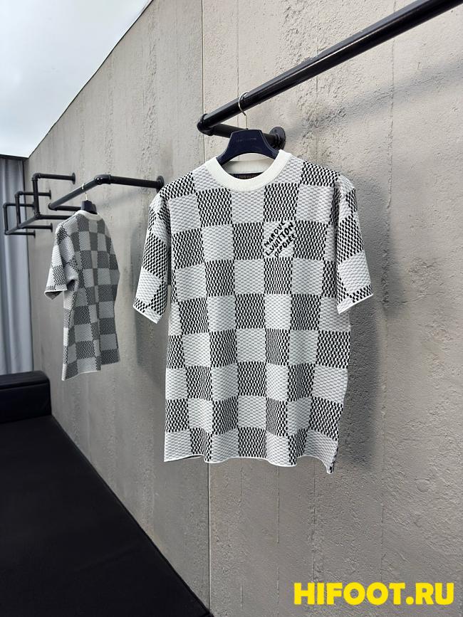 LV T-shirt 2025061001 - 1