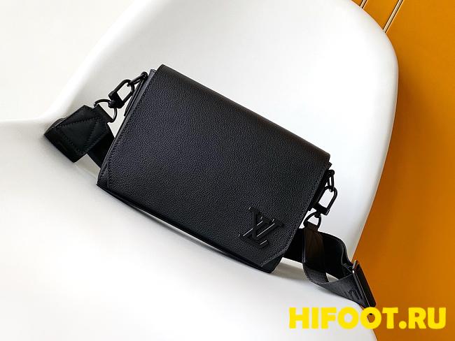 LV takeoff messenger PM 22*16.5*7CM - 1