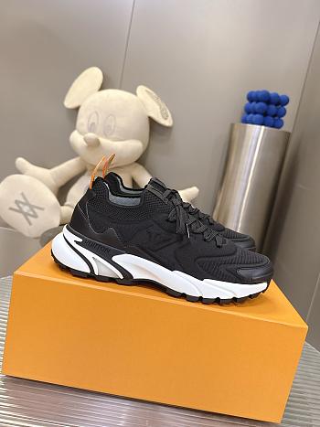 LV sneaker 2025111701