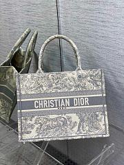 Dior Medium Dior Book Tote 36 x 27.5 x 16.5 cm - 1