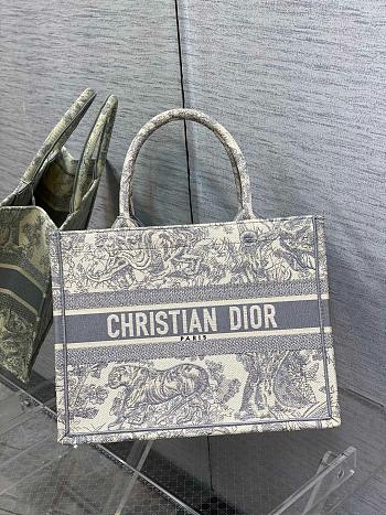Dior Medium Dior Book Tote 36 x 27.5 x 16.5 cm
