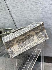 Dior Medium Dior Book Tote 36 x 27.5 x 16.5 cm - 4