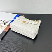 Chanel White Quilted Calfskin Hobo Bag 21.5*22.5*7CM - 3