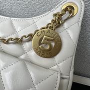 Chanel White Quilted Calfskin Hobo Bag 21.5*22.5*7CM - 2