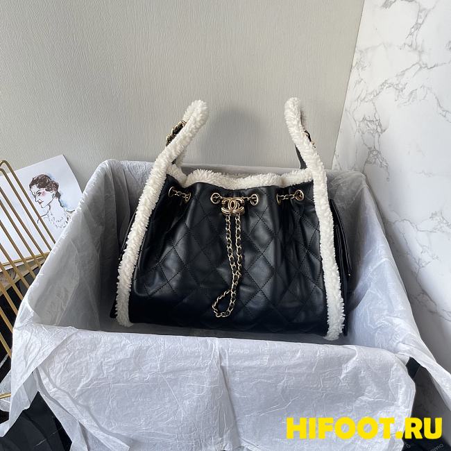 Chanel 25 small handbag Crumpled shearling lambskin Black gold hobo 30x26x14cm - 1