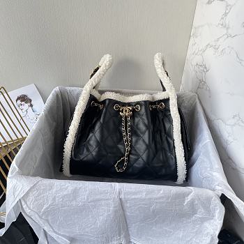 Chanel 25 small handbag Crumpled shearling lambskin Black gold hobo 30x26x14cm