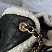 Chanel 25 small handbag Crumpled shearling lambskin Black gold hobo 30x26x14cm - 6