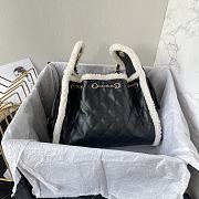 Chanel 25 small handbag Crumpled shearling lambskin Black gold hobo 30x26x14cm - 2