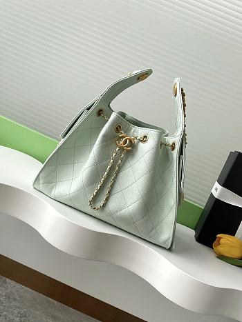 Chanel 25 Small Handbag Grained Calfskin & Gold-Tone Metal light green 30cm
