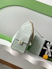 Chanel 25 Medium Handbag Grained Calfskin & Gold-Tone Metal light green hobo 40x30x15cm - 4