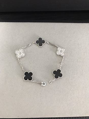 VCA Bracelet 2026011502