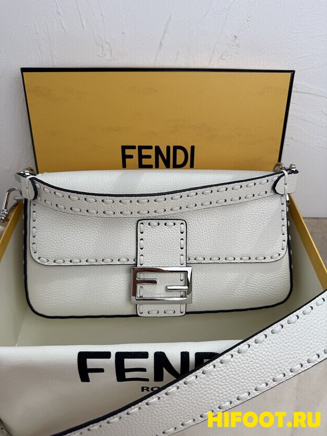 Fendi Baguette 26*6*13CM 2026012102 - 1
