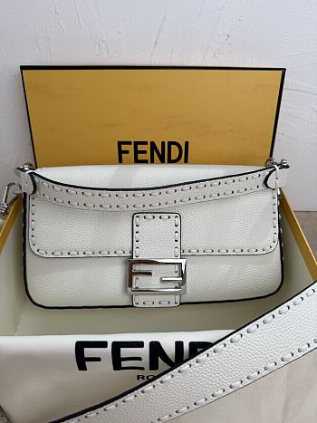 Fendi Baguette 26*6*13CM 2026012102