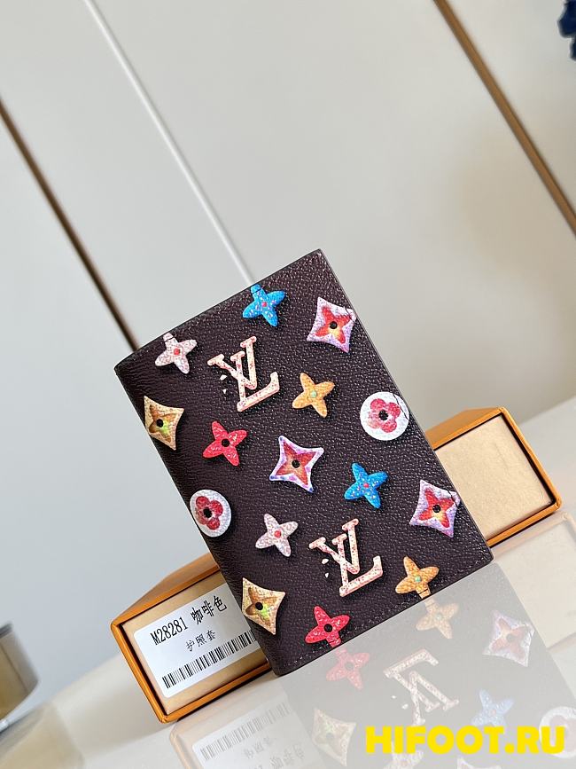 LV Monogram Donuts passport cover 14*10*2.5cm 2026031602 - 1
