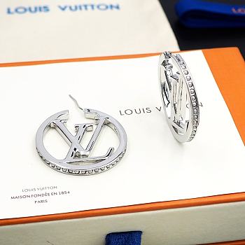 LV earring 2026031801