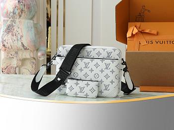 LV Trio Messenger bag 25CM  202651301