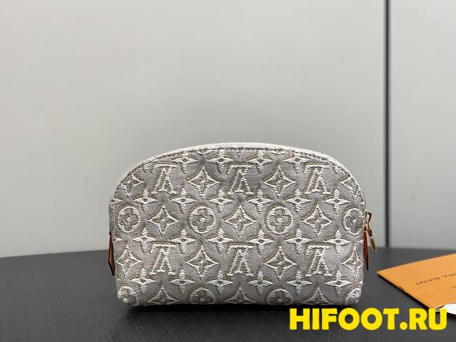 LV Pochette Cosmétique PM Other Monogram Canvas 19*12*6CM 02 - 1