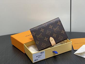 LV Passport holder cardholder 14*10*2.5CM 02