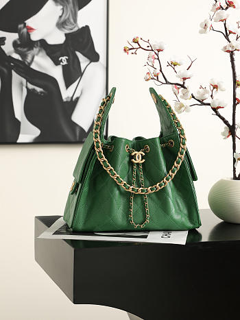 Chanel 25 Small Handbag Grained Calfskin & Gold-Tone Metal green 30cm