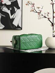 Chanel 25 mini Handbag Grained Calfskin & Gold-Tone Metal green 22cm - 2