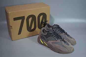 Yeezy Boost 700 Mauve EE9614