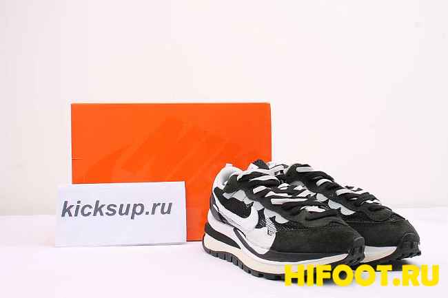 Nike Vaporwaffle sacai Black White  CV1363-001 - 1