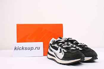 Nike Vaporwaffle sacai Black White  CV1363-001