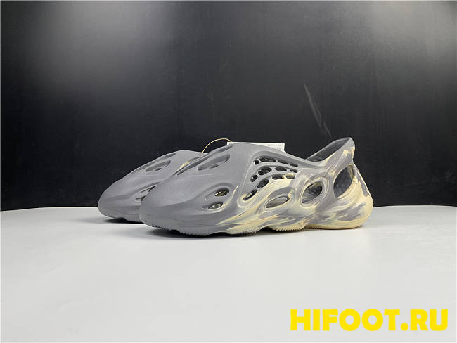 Yeezy Foam RNNR MXT Moon Gray GV7904 - 1